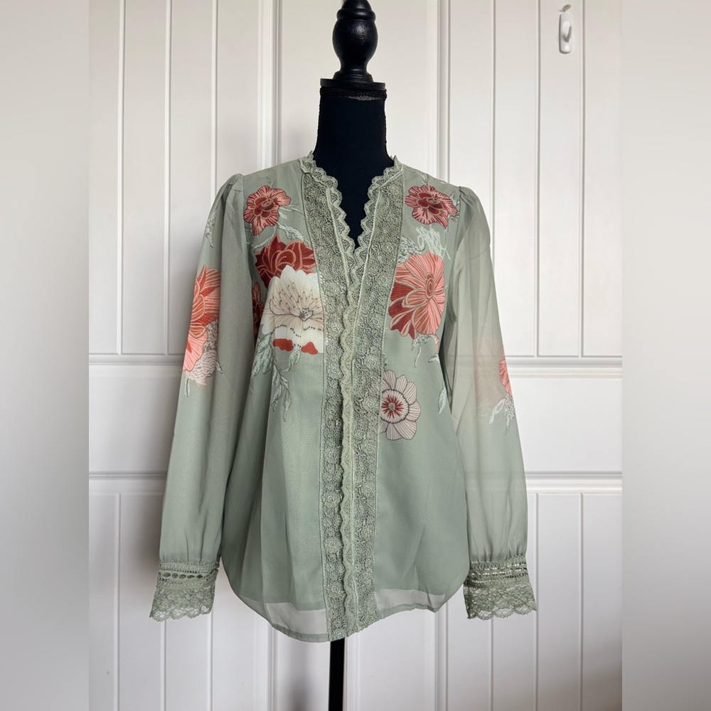 Futuro Sage Green Floral Lace-Trim Blouse